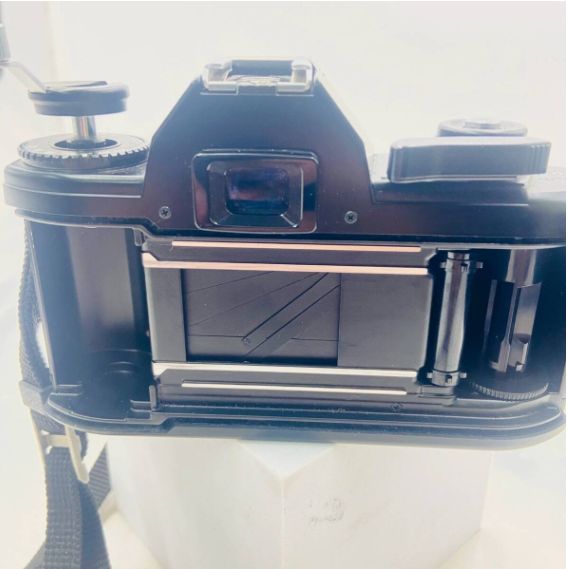 Nikon EM 元箱付き 美品 送料無料】名機 Nikon EM フィルム一眼レフ レンズ2本付 専用ケース付