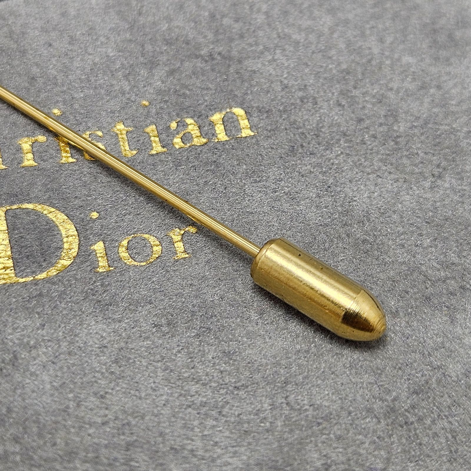 タグ付 美品】Christian Dior ブローチ CD ラインストーン - メルカリ