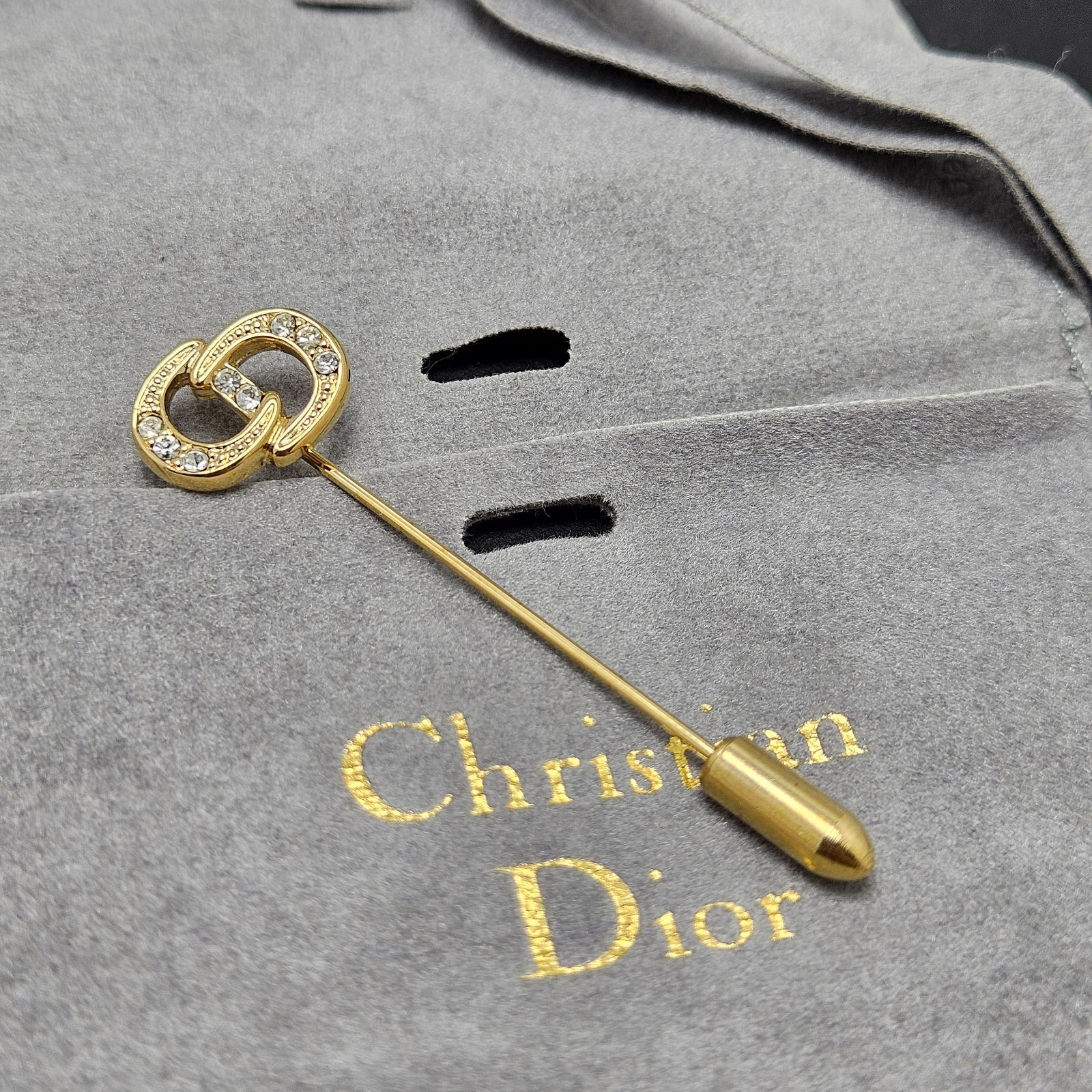 タグ付 美品】Christian Dior ブローチ CD ラインストーン - メルカリ