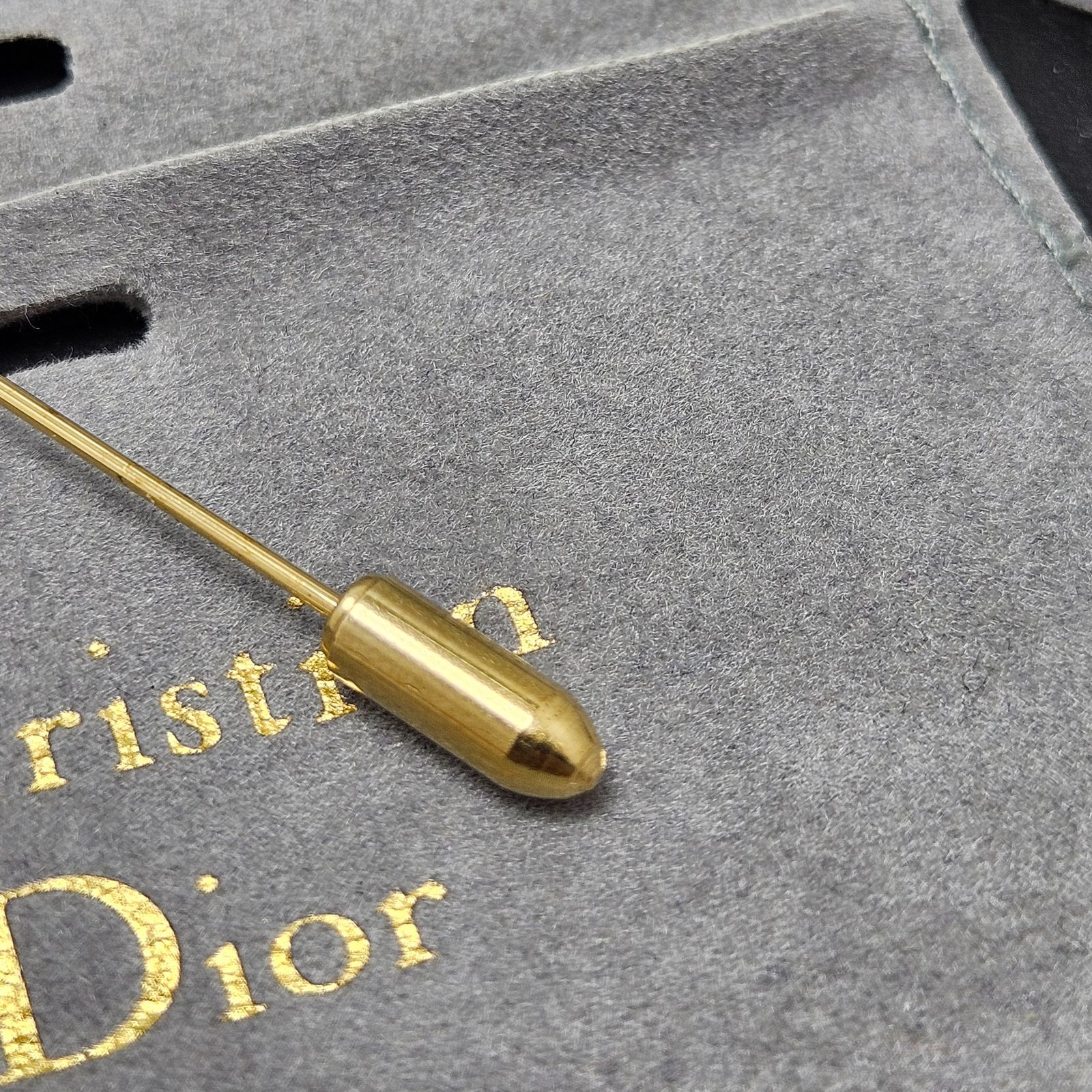 タグ付 美品】Christian Dior ブローチ CD ラインストーン - メルカリ