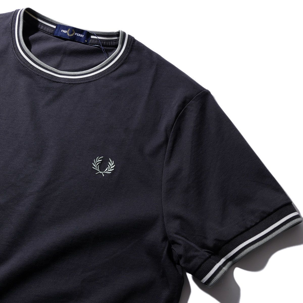 フレッドペリー ツインティップ Tシャツ M1588V 87A ANCHOR GREY FRED PERRY メンズ レディース ユニセックス 半袖 2026年春夏 2026SS
