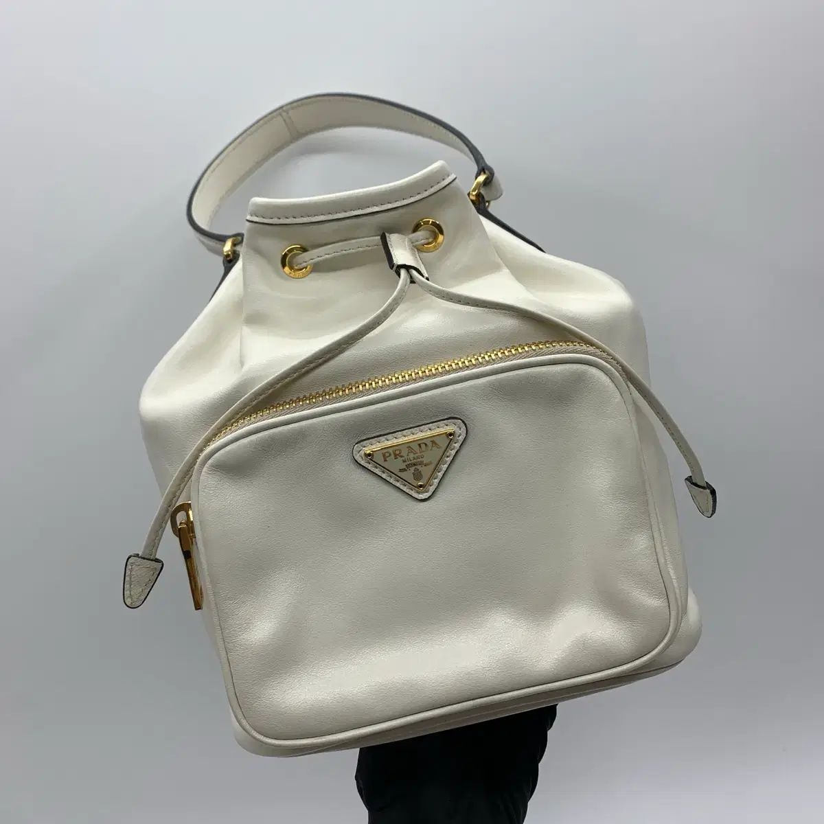 267002413 PRADA バケットバッグ 白 1BH038