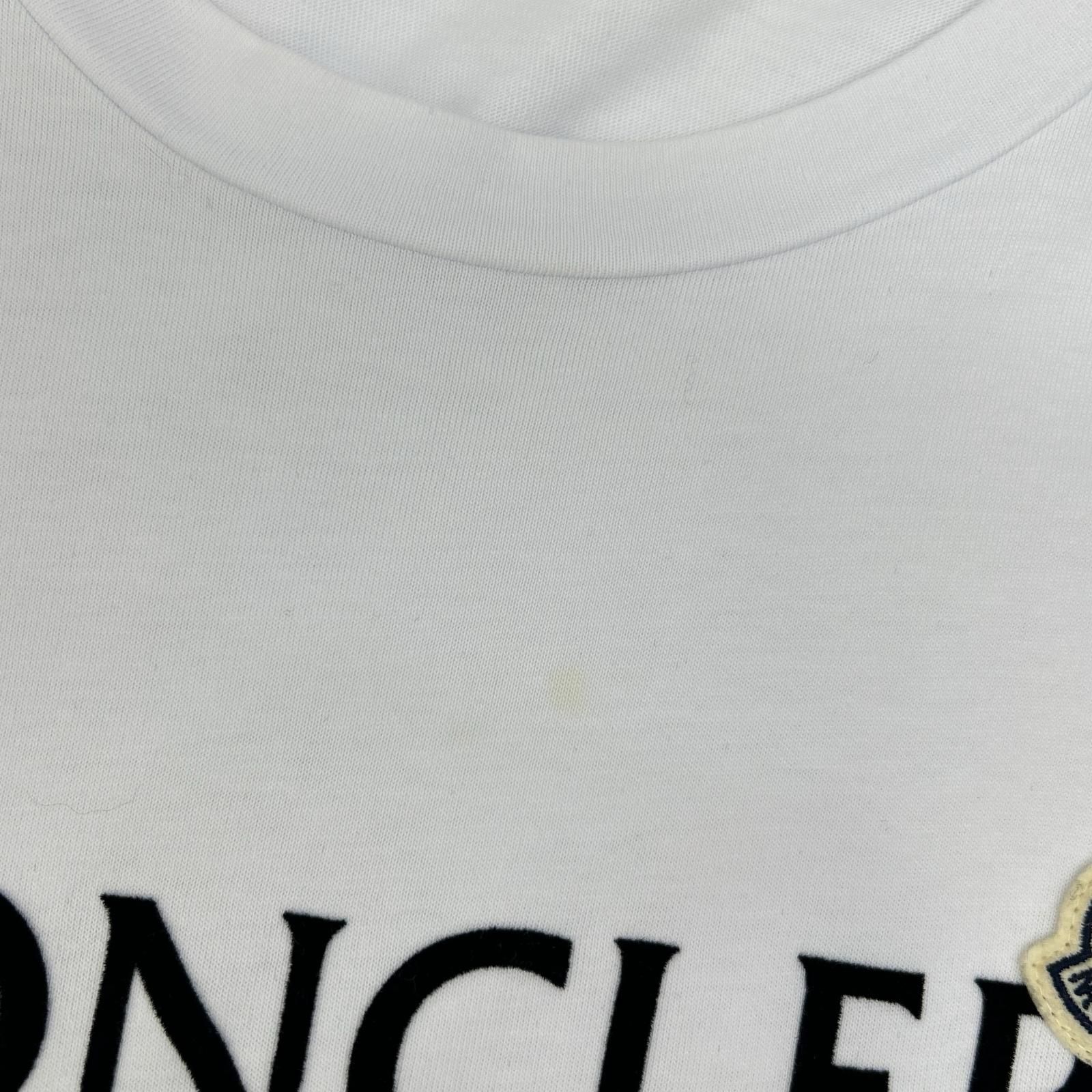 MONCLER モンクレール J20918C00024 ホワイト フロントロゴ ショート