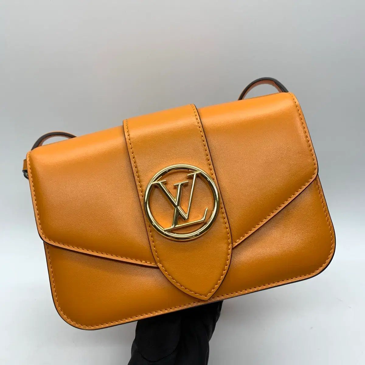 ルイヴィトン LV ポンヌフ ショルダーバッグ クロスバッグ オレンジ