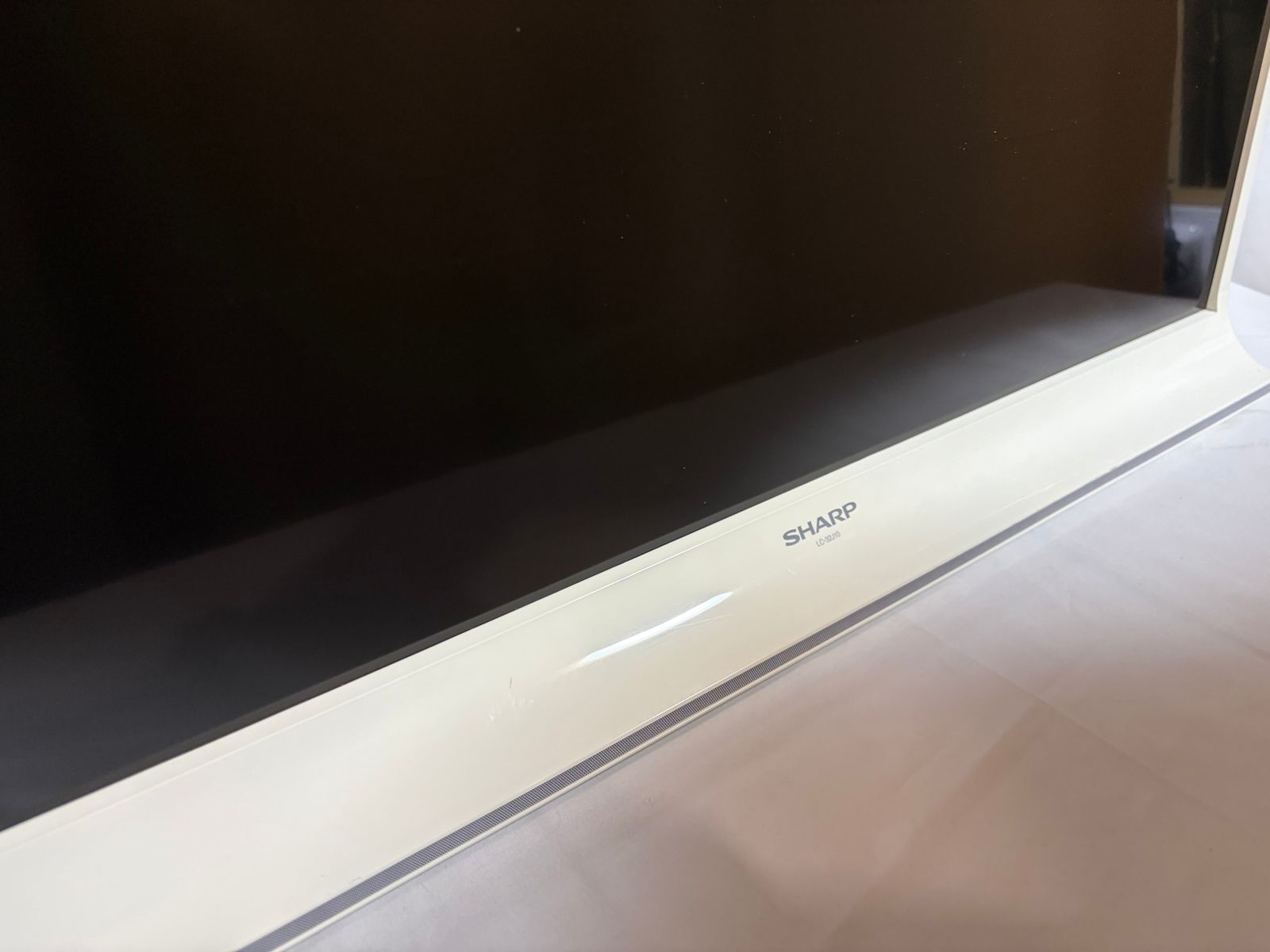 □ シャープ SHARP 液晶テレビ AQUOS LC-32J10-W ホワイト 32V型 裏