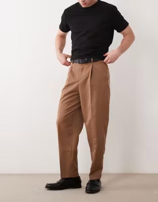 エイソス メンズ ボトムス カジュアルパンツ プリーツ ASOS DESIGN tailored pleated relaxed tapered pants in warm brown ブラウン
