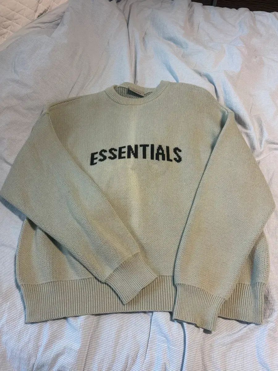 エッセンシャルズ ニット