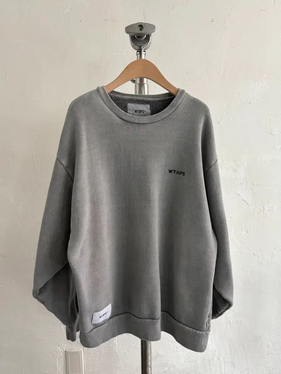 WTAPS ダブルタップス グレー COLLEGE / DESIGN クルーネック