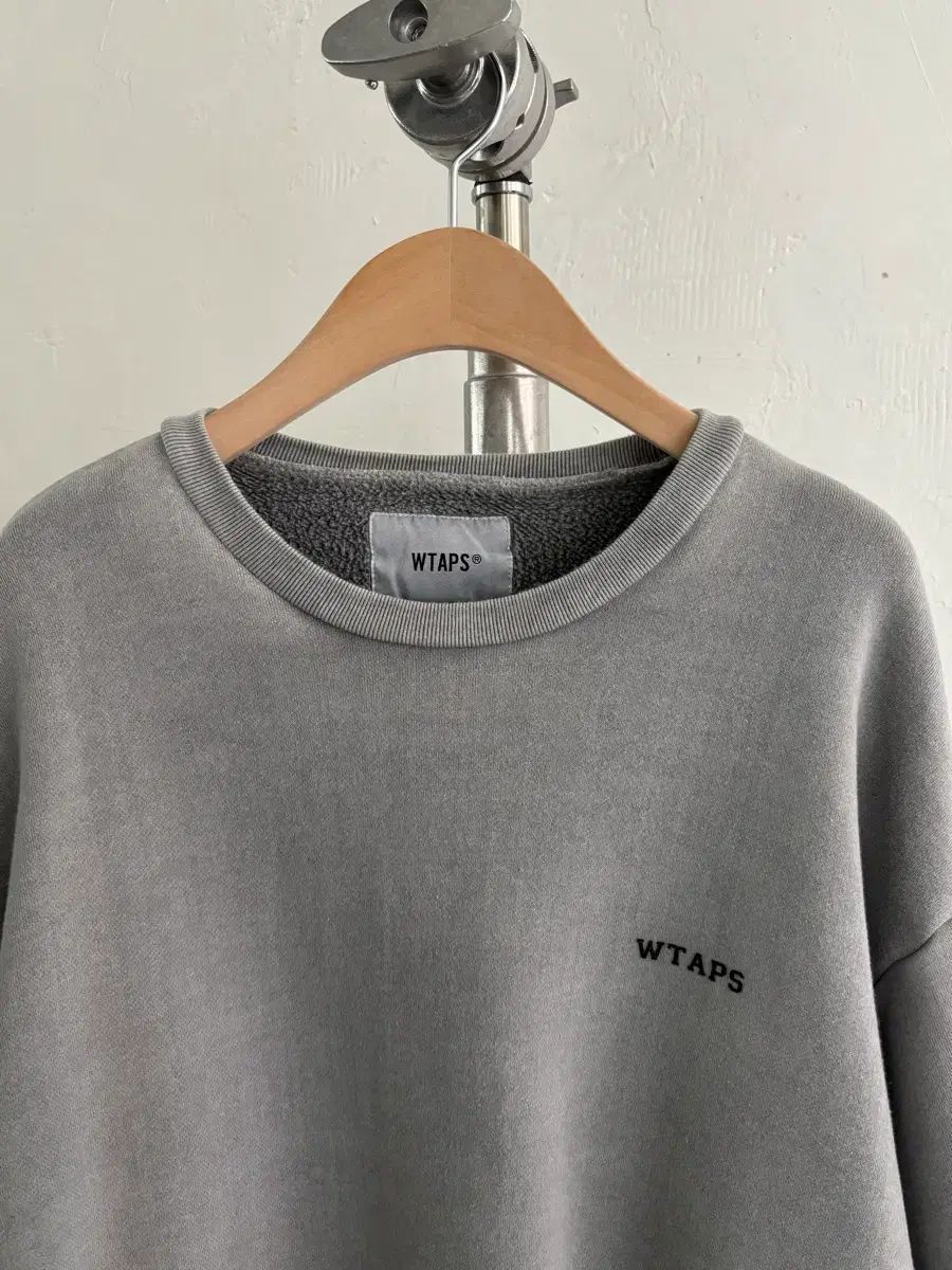 WTAPS ダブルタップス グレー COLLEGE / DESIGN クルーネック