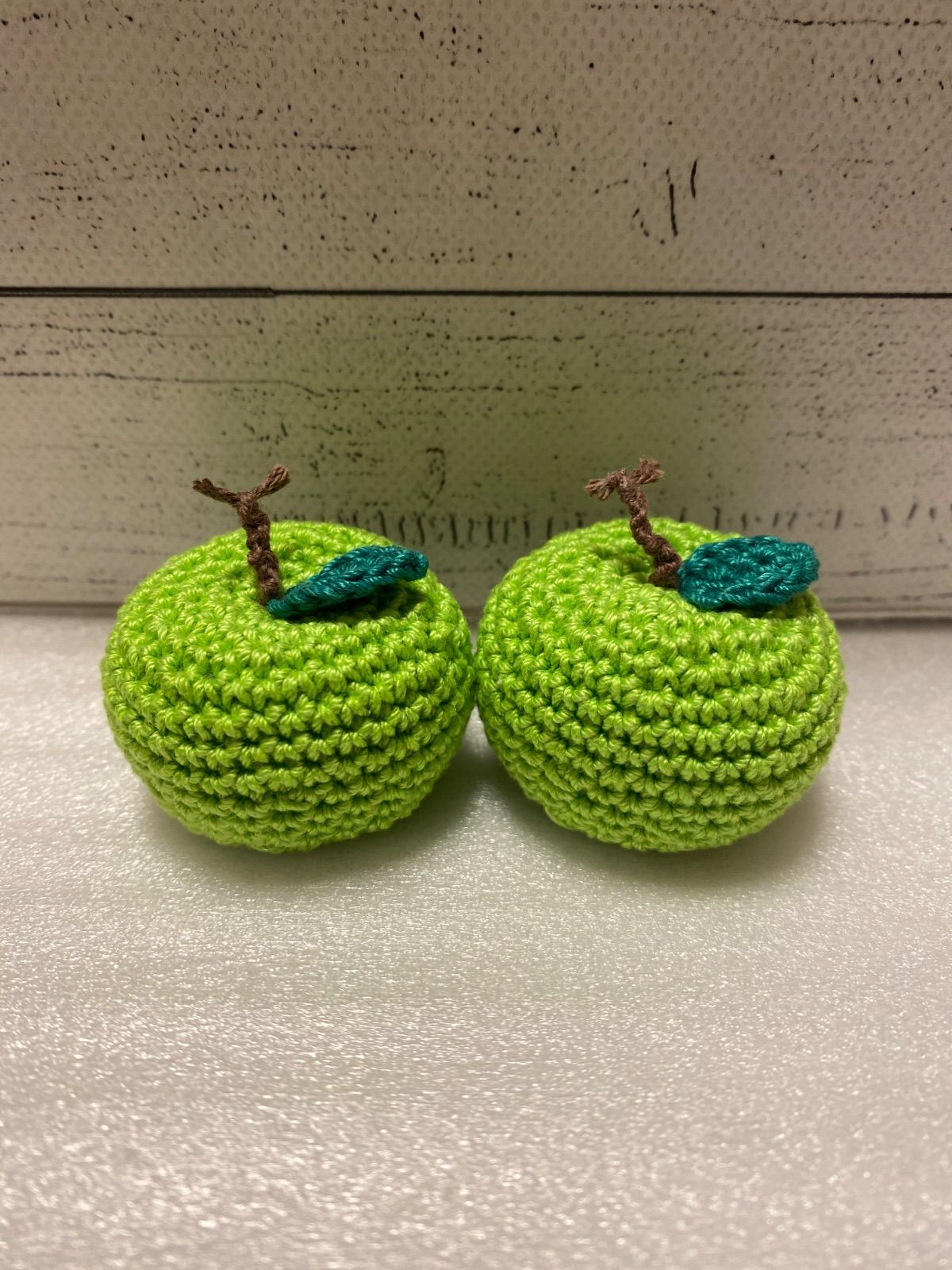 ハンドメイド あみぐるみ ぬいぐるみ おままごと りんご 青 - メルカリ