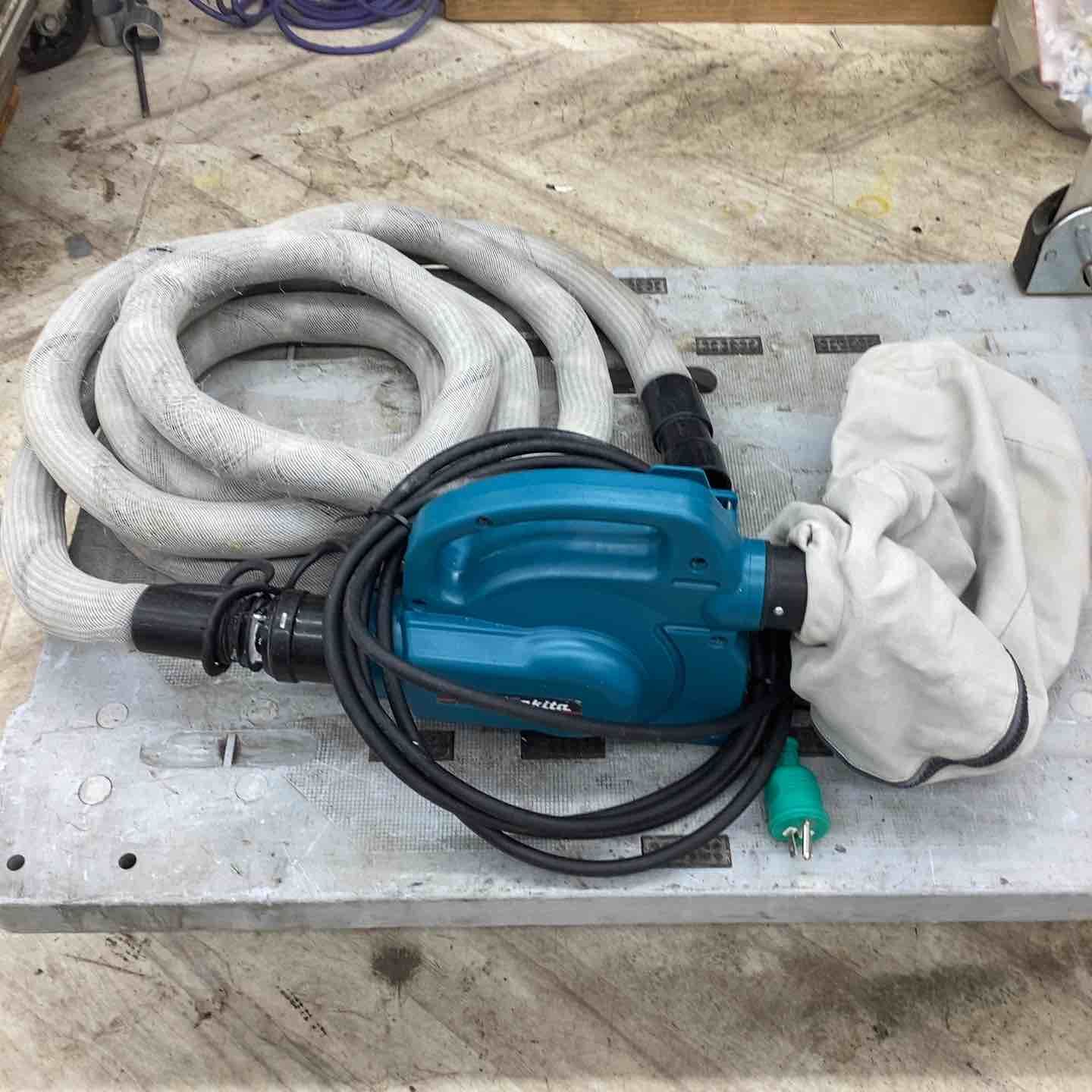 ☆マキタ(makita) 小型集じん機 乾式 450(P)【越谷店】 - メルカリ