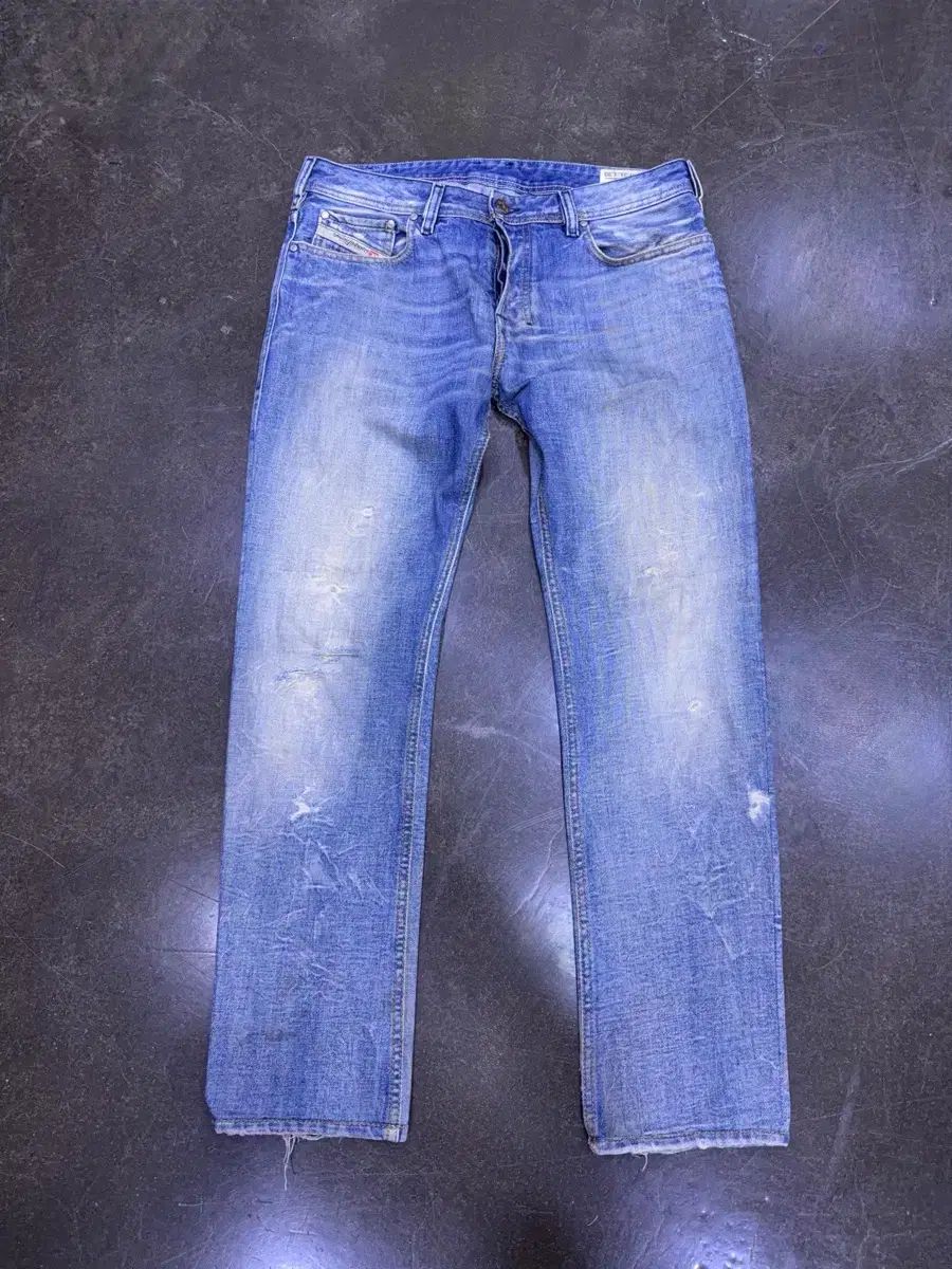 DIESEL JATINI ヴィンテージ ライト シャーリング ウォッシュ デニムパンツ 31