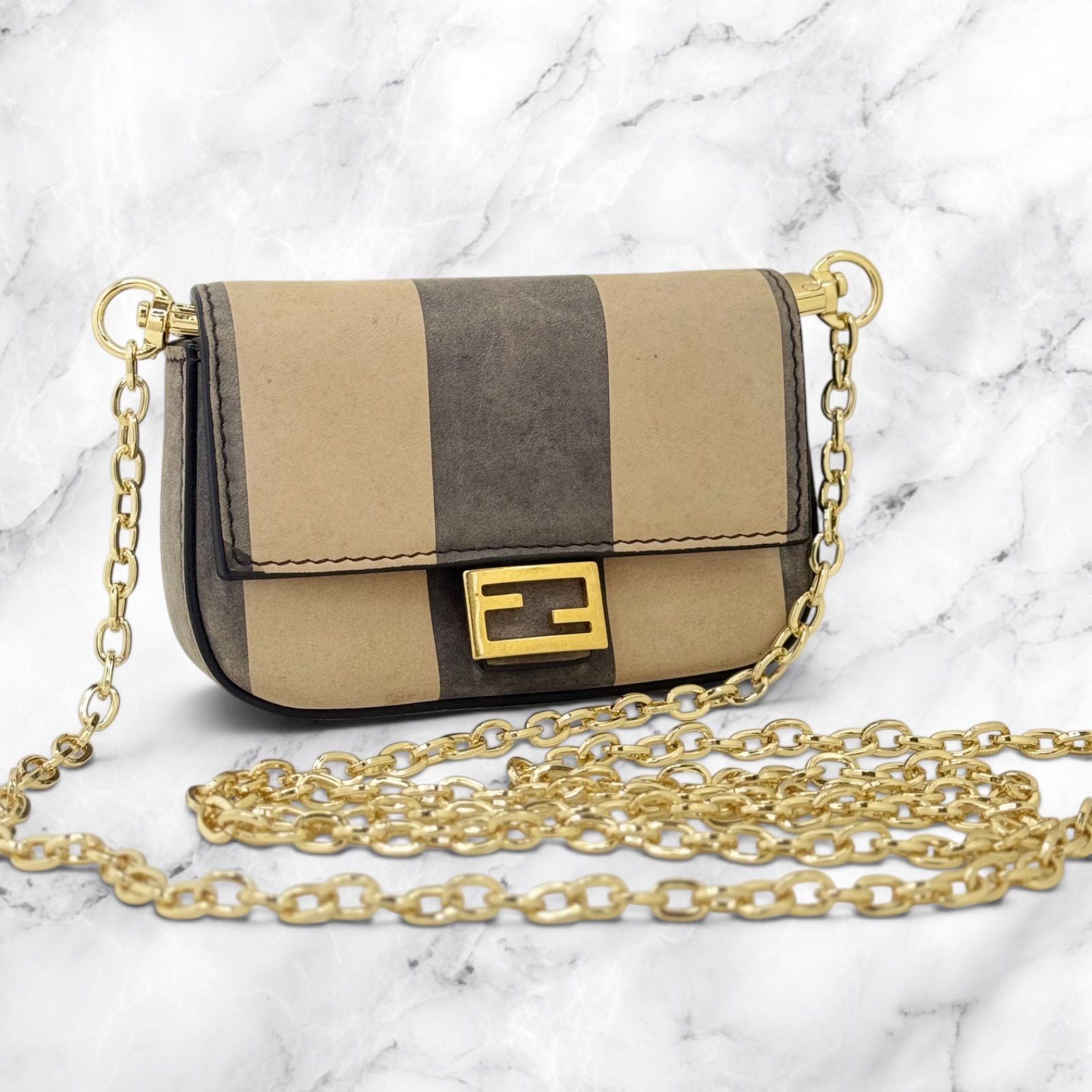 【希少・美品】Fendi フェンディ ショルダーバッグ　ポーチ 希少 FENDI フェンディ ペカン ナノバケット ポーチ チャーム チェーン