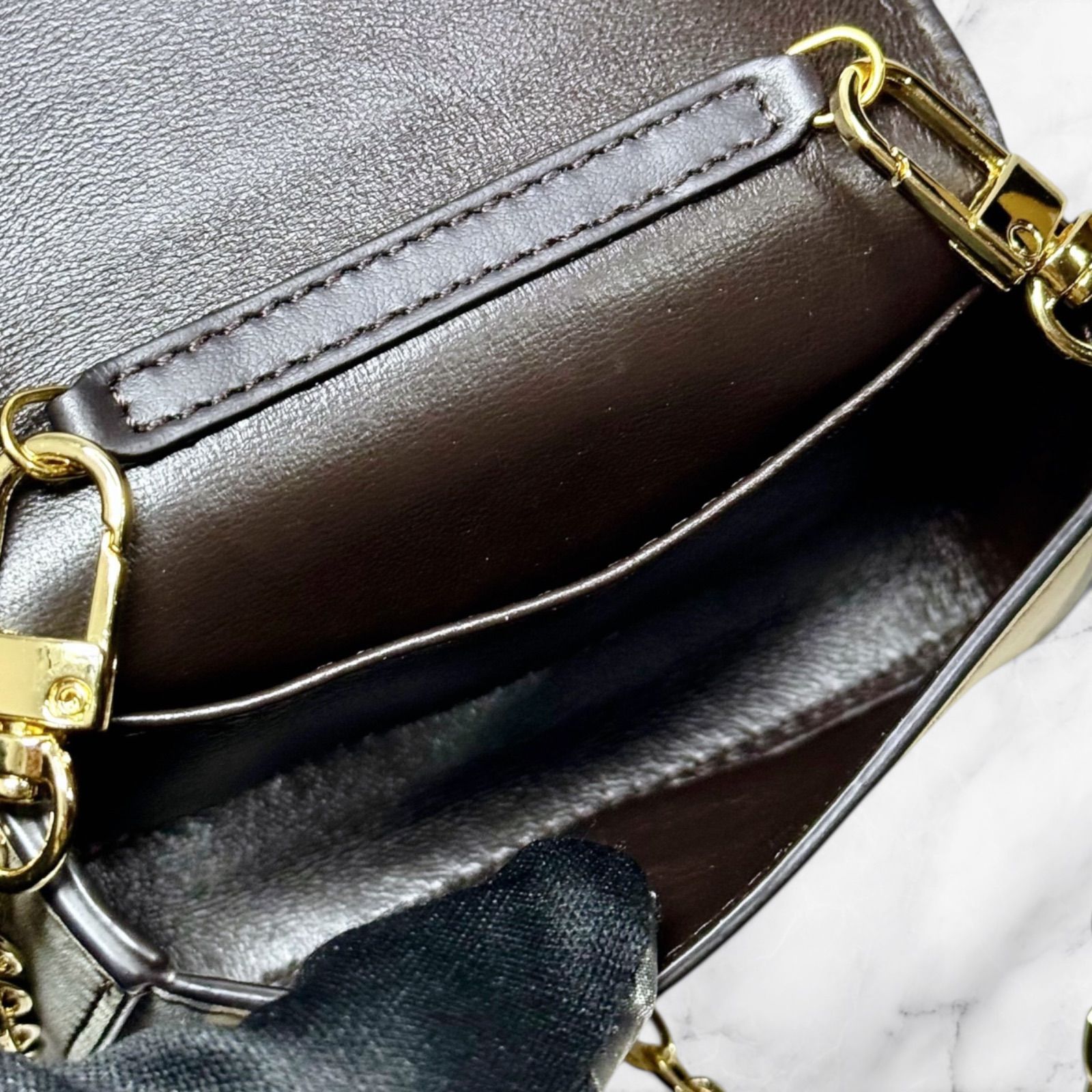 希少 FENDI フェンディ ペカン ナノバケット ポーチ チャーム チェーン 