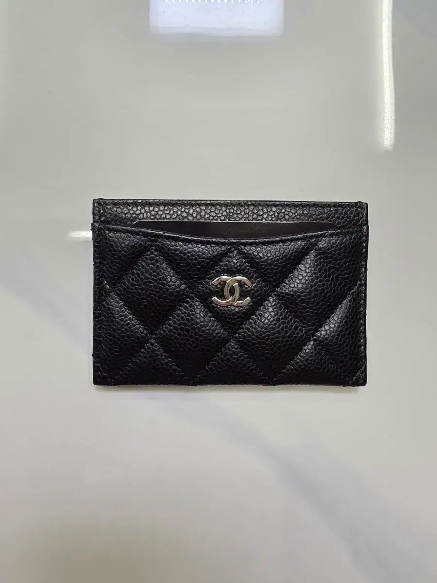 シャネル Classic カード ホルダー グレインカーフスキン & GOLD メタル BLACK