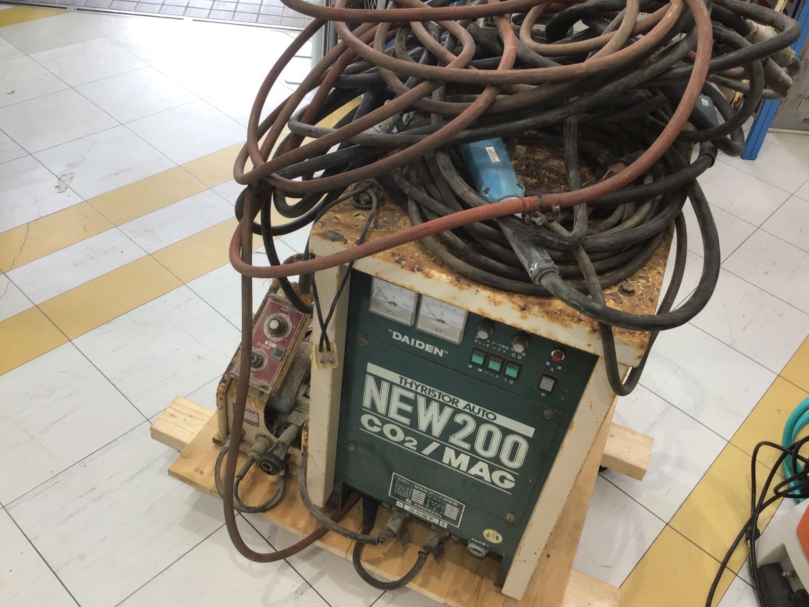 【中古C現状品】ダイデン CO2/MAG 半自動溶接機 CR-AH200、送給装置 M-N200●アクトツール富山店●窓福