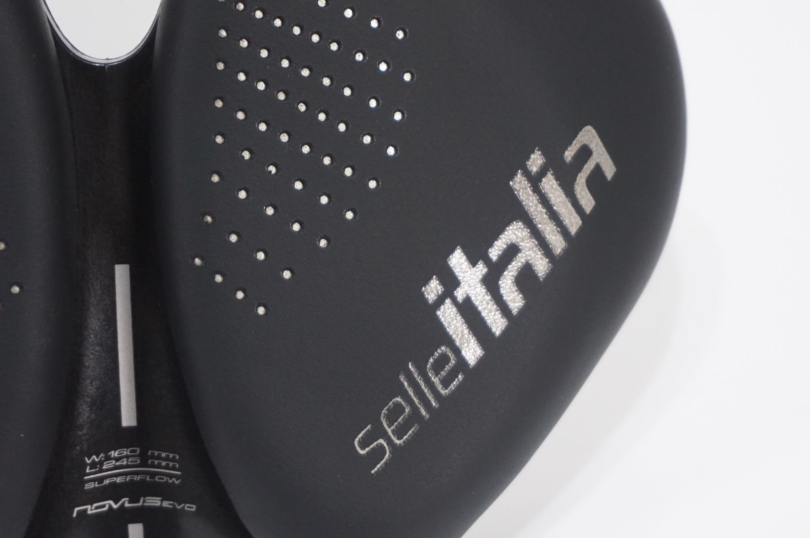SELLE ITALIA 「セライタリア」 MAX NOVUS BOOST EVO Ti316 SUPERFLOW 