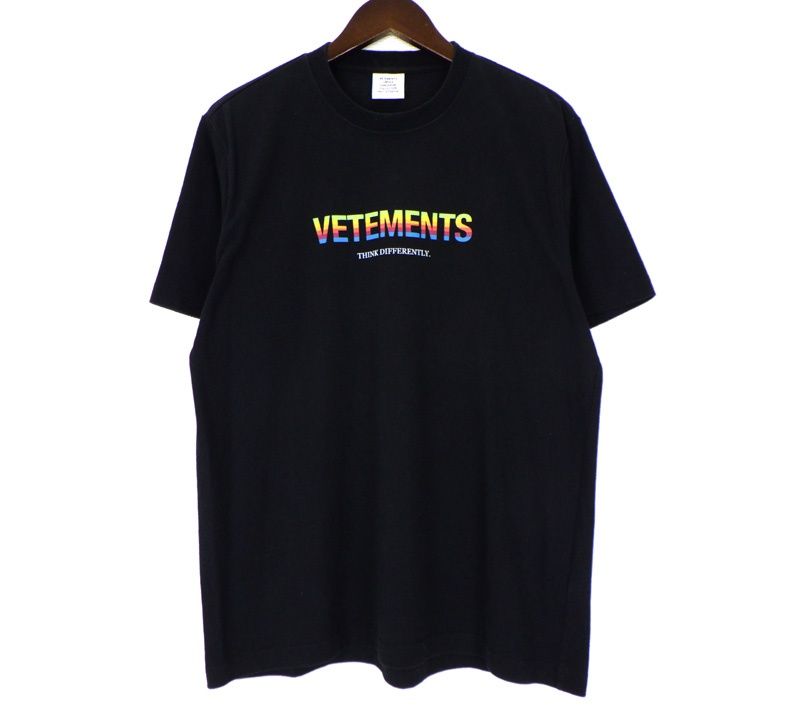ヴェトモン VETEMENTS 【 UE51TR620B THINK DIFFERENTLY 】 英字 プリント Tシャツ　51238