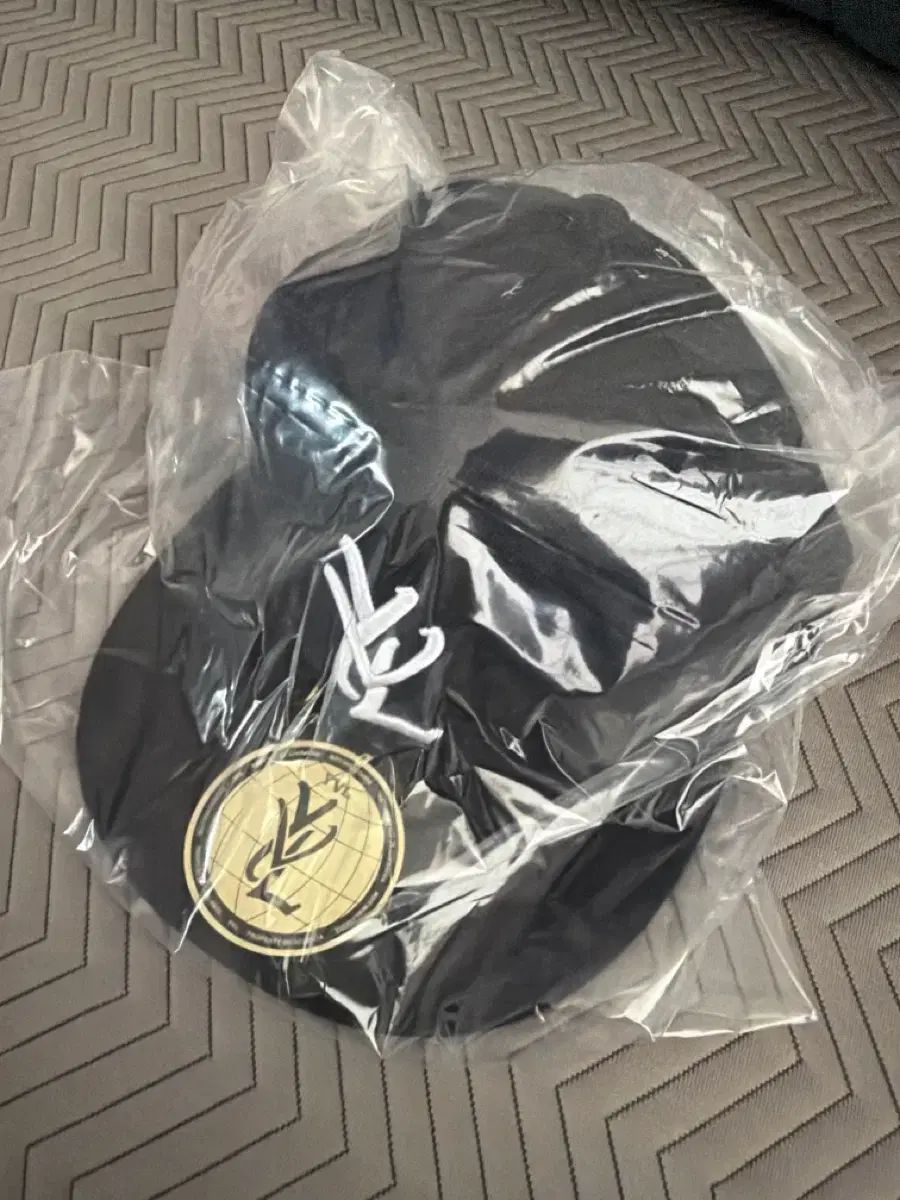 YVL プレイボーイカティ Tシャツ 白 黒 新品