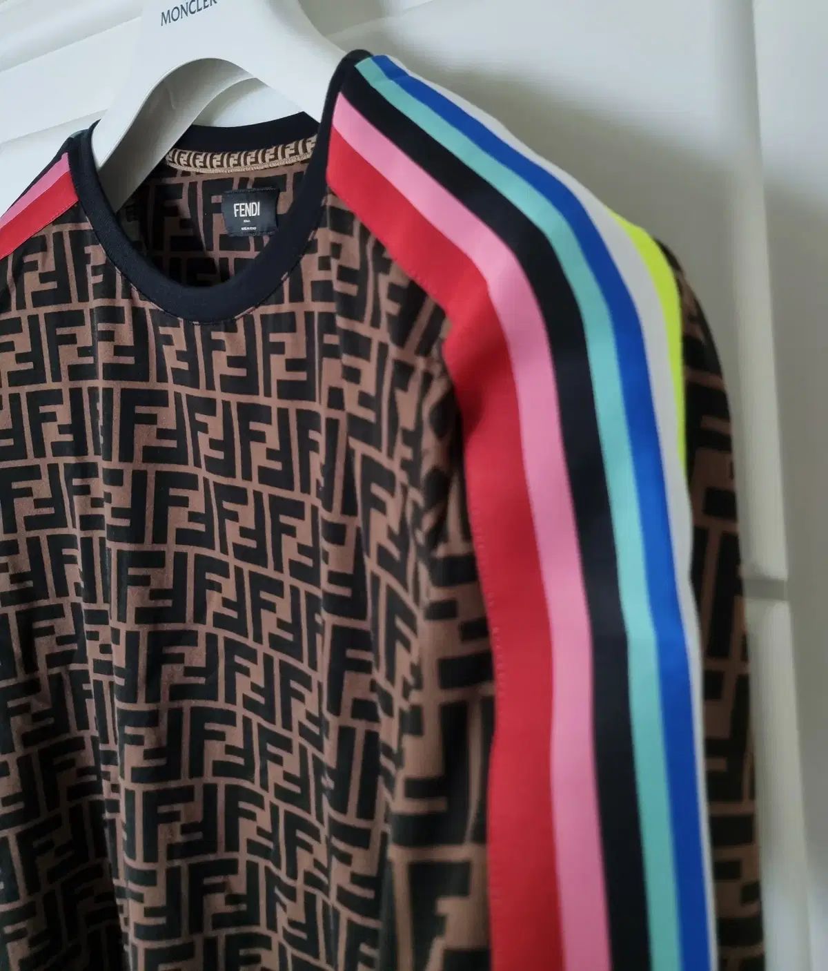 FENDI フェンディ サイド レインボー 半袖 Tシャツ