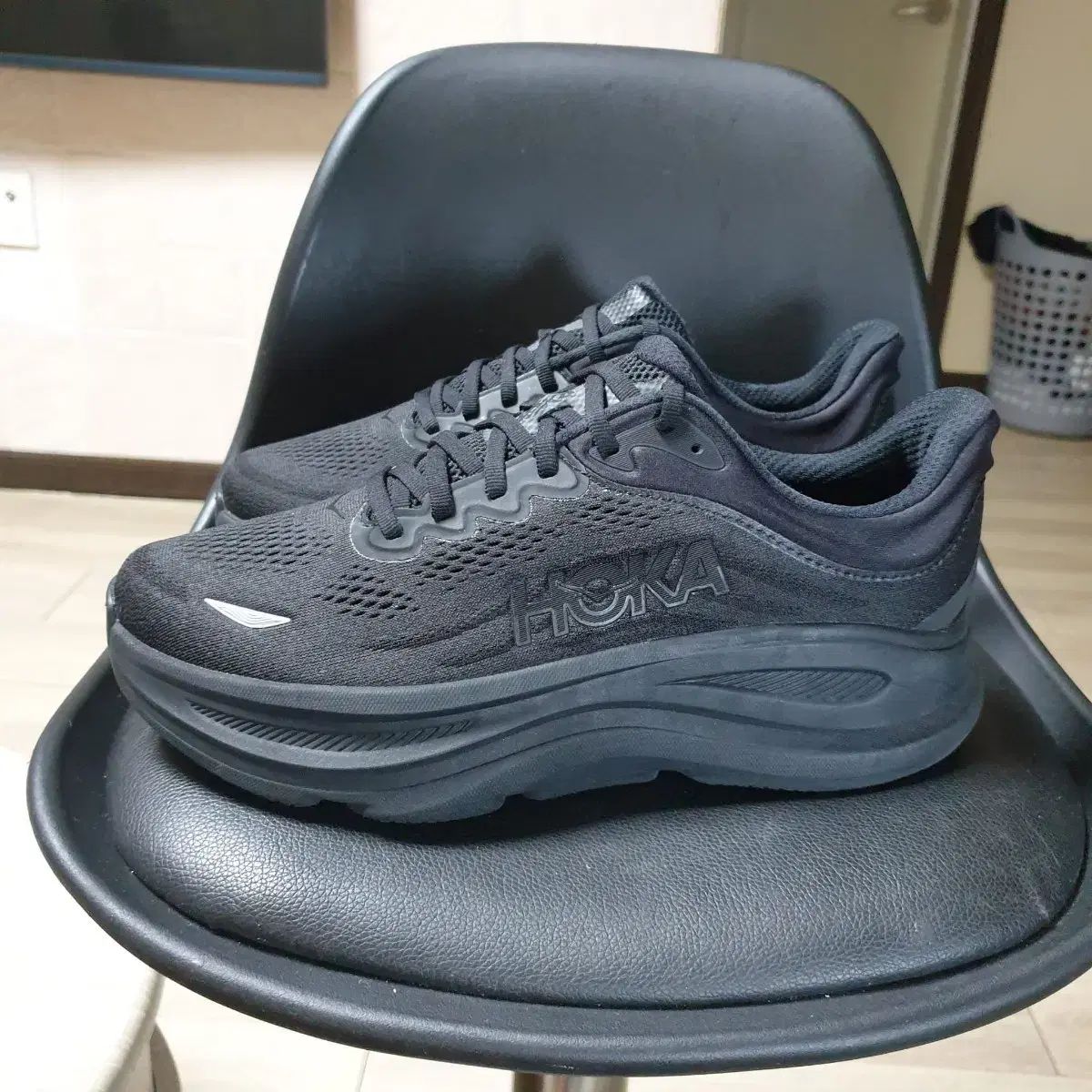 HOKA ONE ONE(ホカオネオネ) 黒色 スニーカー (260)