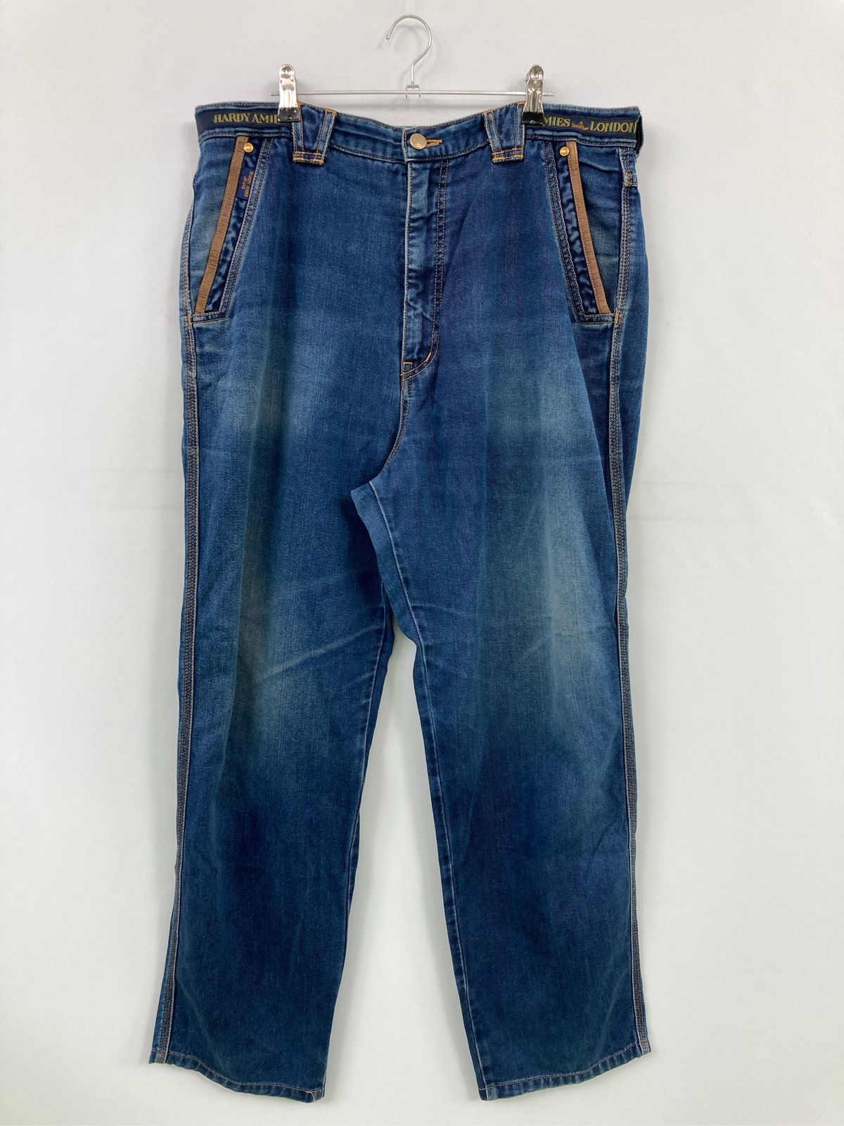 HARDY AMIES SPORT デニムパンツ 95 ブルー フルレングス 無地 バックプリント 刺繍 ライン柄 スタンダード ストレート レギュラー ヴィンテージ メンズ