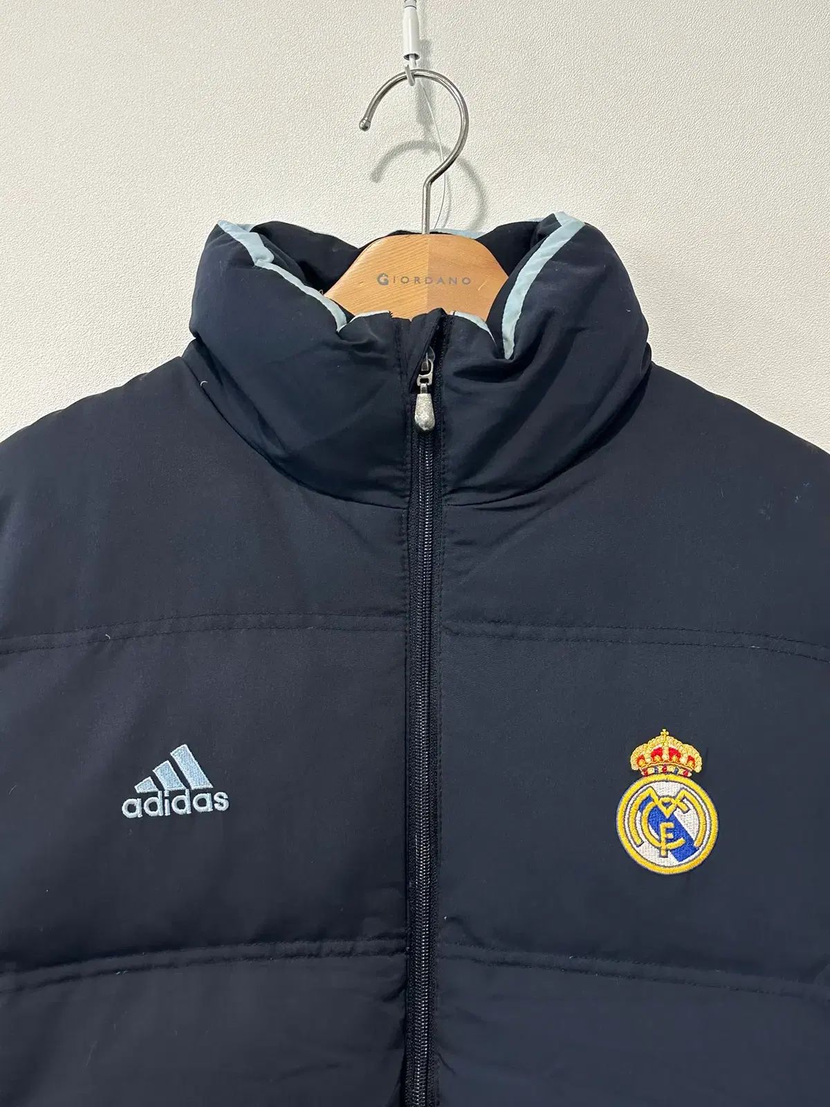 ビンテージ アディダス レアルマドリード ダウンジャケット アディダス adidas ダウン レアルマドリード ダウン - メルカリ