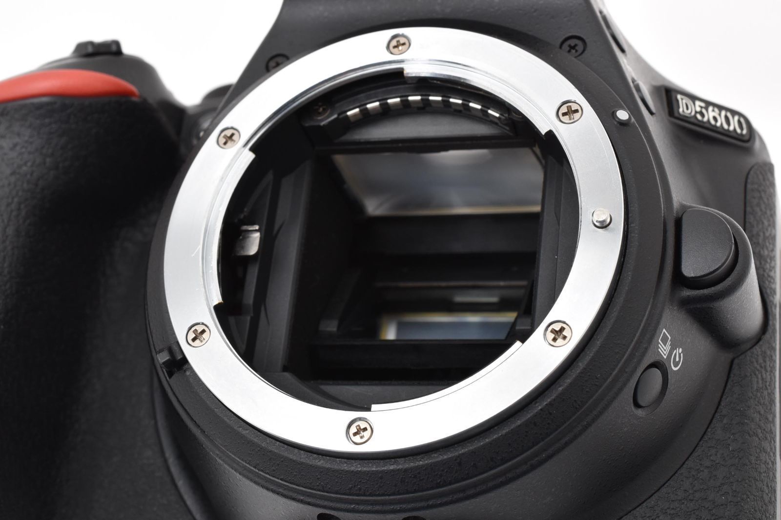 E13[7197]29 ニコン Nikon D5600 ボディ 【ショット数 31，459回