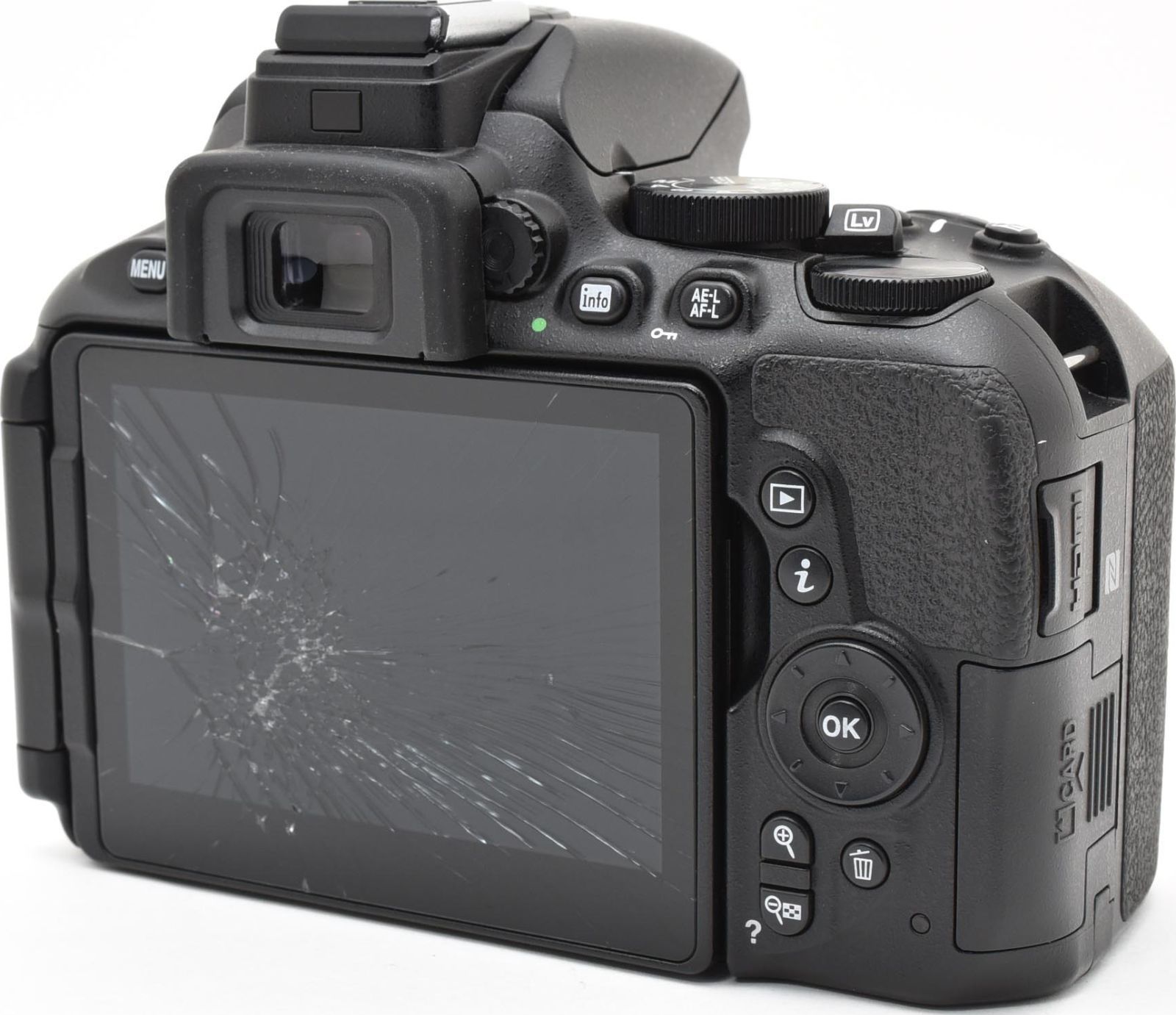 E13[7197]29 ニコン Nikon D5600 ボディ 【ショット数 31，459回