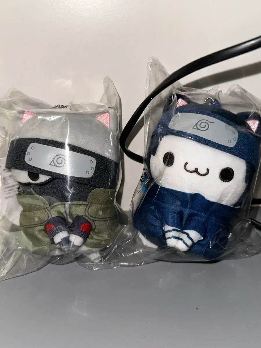 (まとめ) 未開封 NARUTO -ナルト- MEGAキャット うちは サスケ カカシ ぬいぐるみ キーホルダー