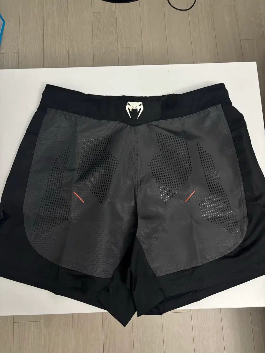 VENUM ファイトショーツ