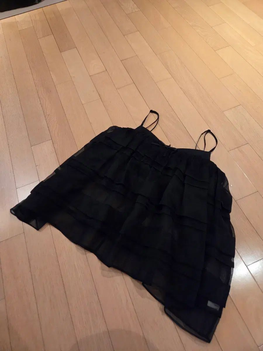 シュシュ 통 실크 スリーブレス トップス XS