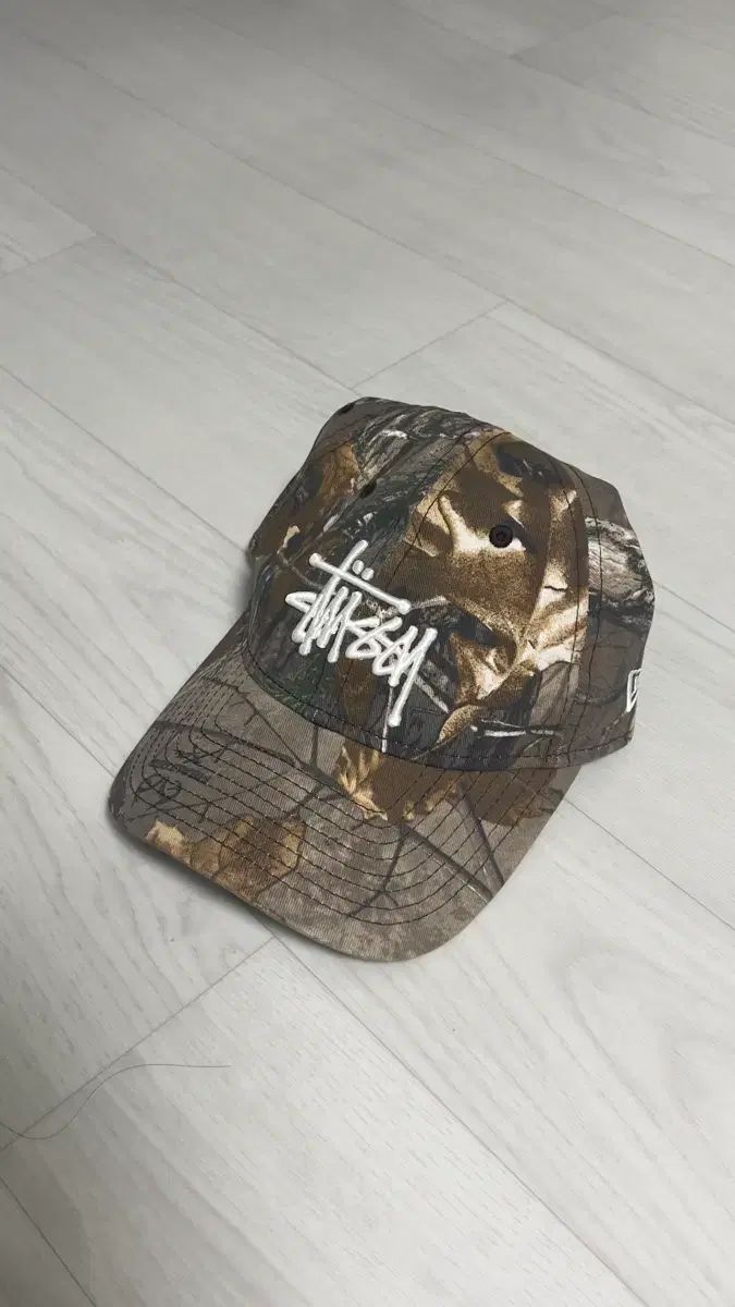 STUSSY ステューシー 落葉 ベースボールキャップ 出品