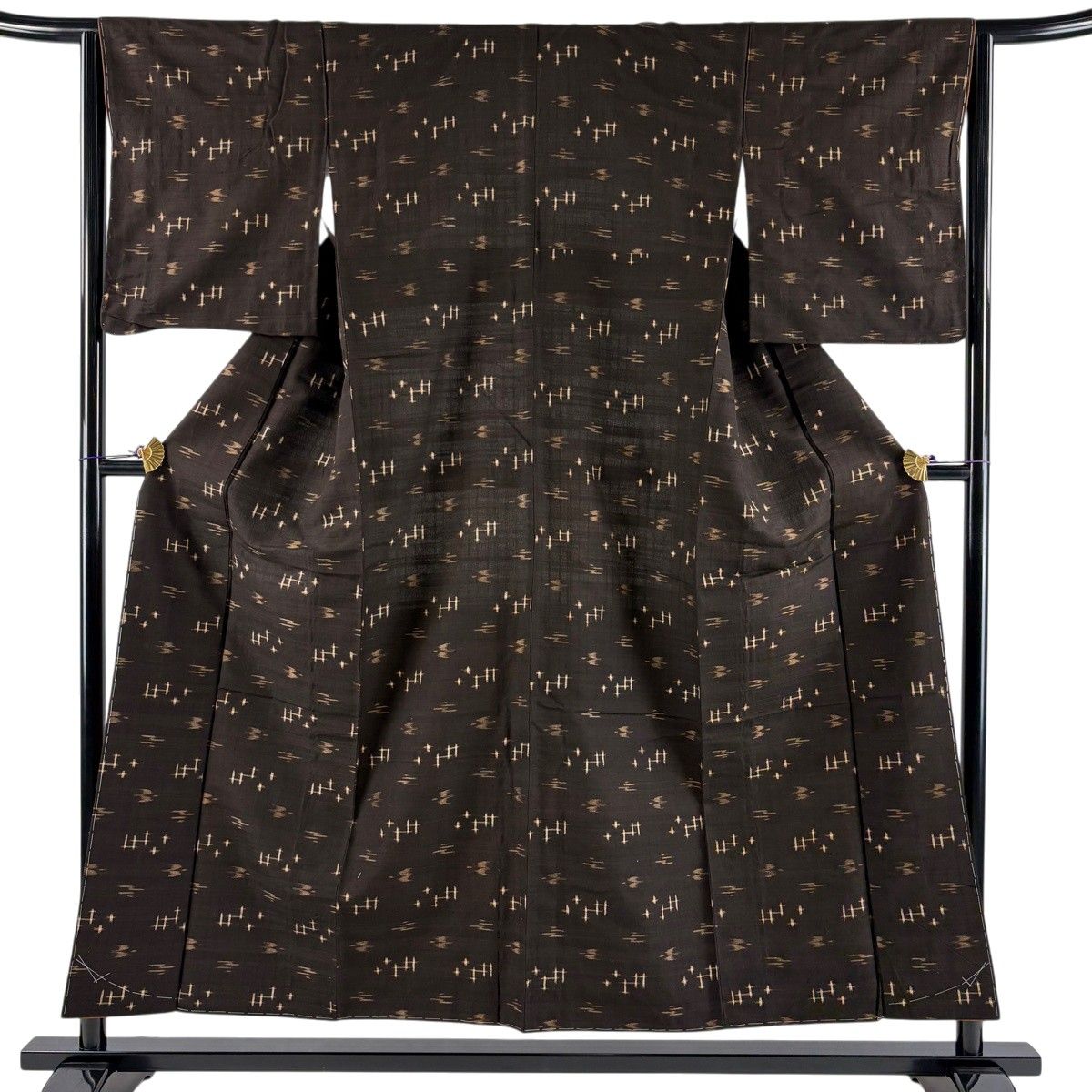 【美品】 紬 身丈152cm 裄丈64.5cm M 袷 燕 十字絣 焦茶色 正絹 名品 【中古】