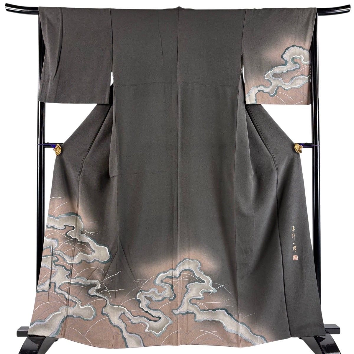 付下げ 身丈161cm 裄丈66cm M 袷 草野一騎 落款 霞 芝 ぼかし 灰色 正絹 名品 【中古】