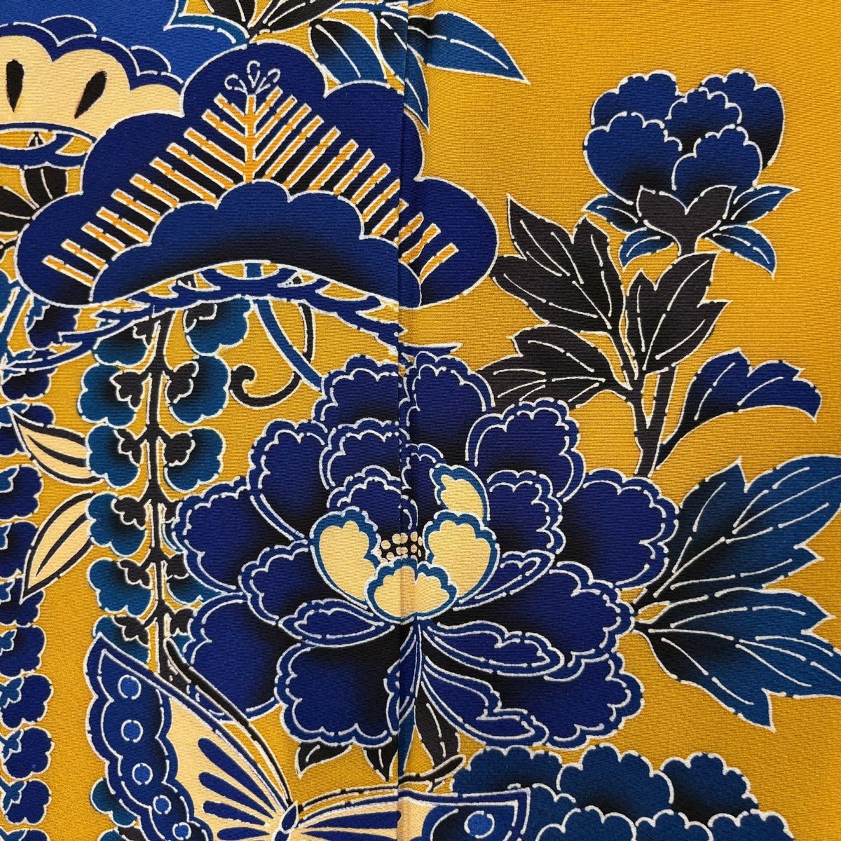 美品】 振袖 身丈160cm 裄丈66cm M 袷 落款 松 牡丹 山吹色 正絹 名品 