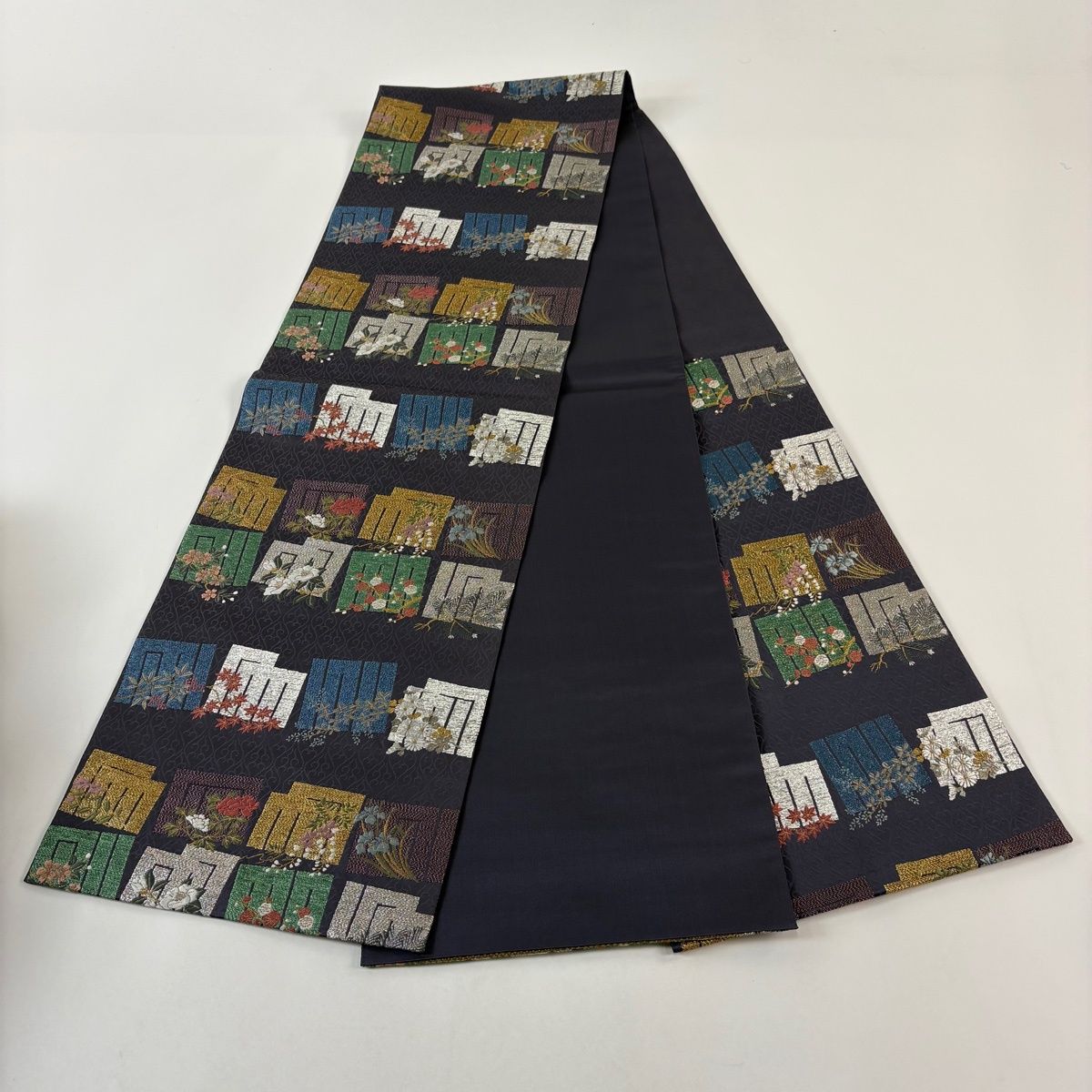【美品】 袋帯 名品 草木染 源氏香 草花 刺繍 箔 灰紫 六通 正絹 【中古】