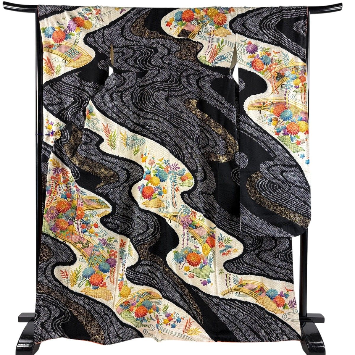 振袖 身丈168.5cm 裄丈67cm M 袷 菊 橋 金糸 絞り 黒 正絹 秀品 【中古】