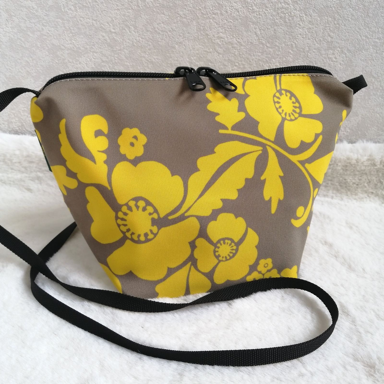 エルベシャプリエ ショルダーバッグ 大きいサイズS 花柄 アラベスク ナイロン 2885F ハイビスカス グレー×イエロー