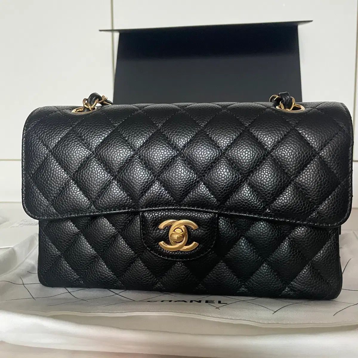 シャネル Classic スモール キャビア ブラック ゴールド CHANEL フラップバッグ (内蔵チップ)