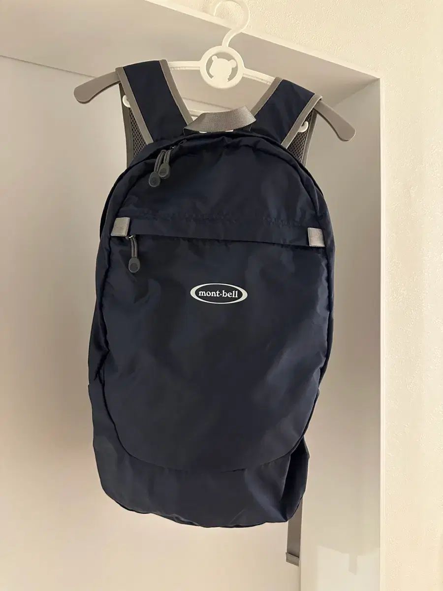 モンベル デイパック 20L ネイビー (旧モデルロゴ) | 別名 キム・ゴウン バッグ モデル