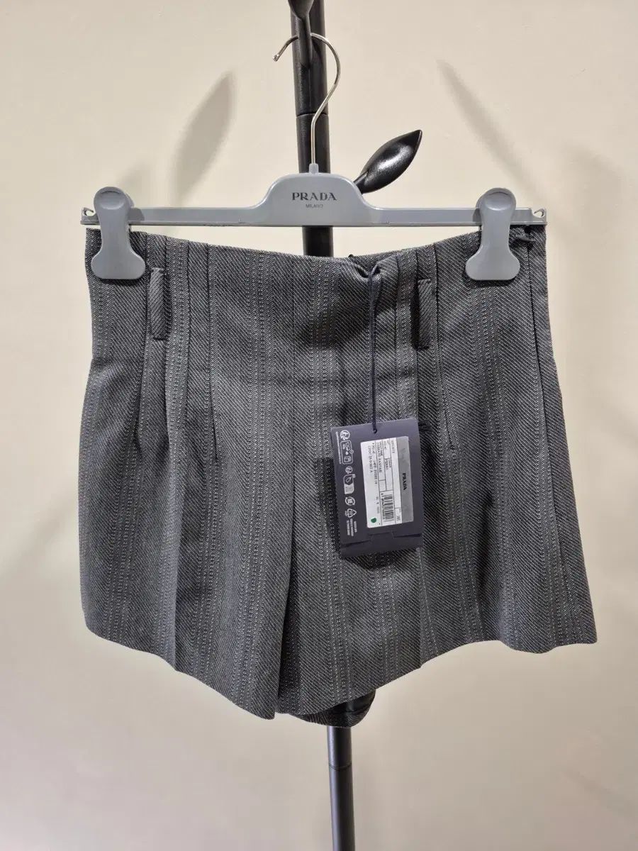 PRADA プラダ 正規品 ショートパンツ P214I 新品 38sサイズ 出品 デパート 正規品