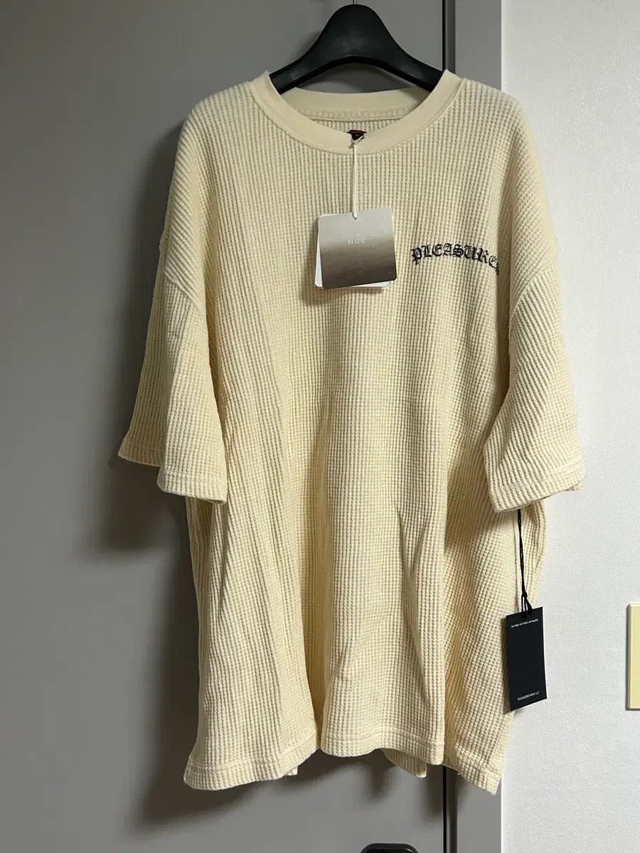 Pleasures ワッフル Tシャツ (サーマル Tシャツ) L 新品 無い購入 Pleasures ワッフル Tシャツ (サーマル Tシャツ) L 新品 無い購入