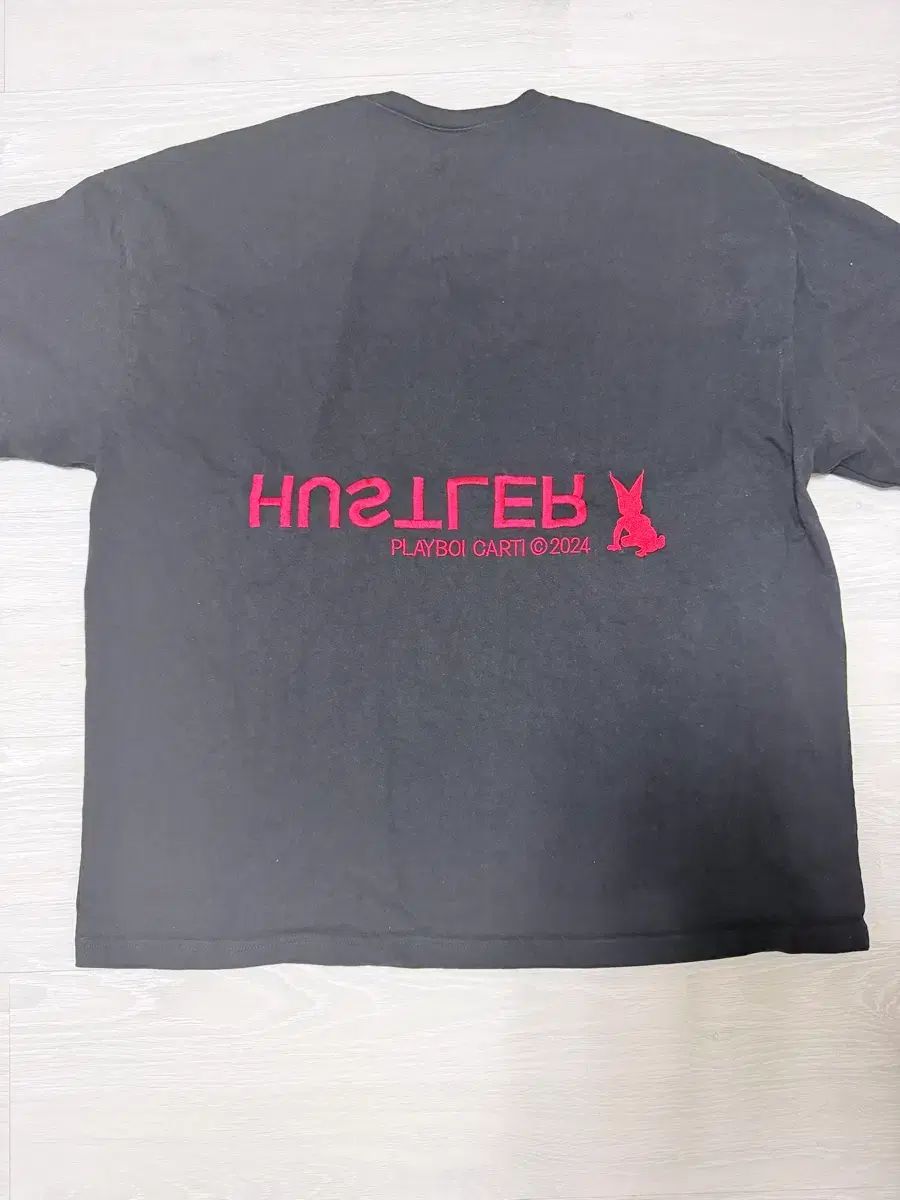 PLAYBOY(プレイボーイ) × シェイン・オリバー ComplexCon Tシャツ PLAYBOY(プレイボーイ) × シェイン・オリバー ComplexCon Tシャツ
