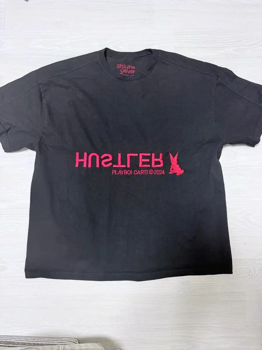 PLAYBOY(プレイボーイ) × シェイン・オリバー ComplexCon Tシャツ