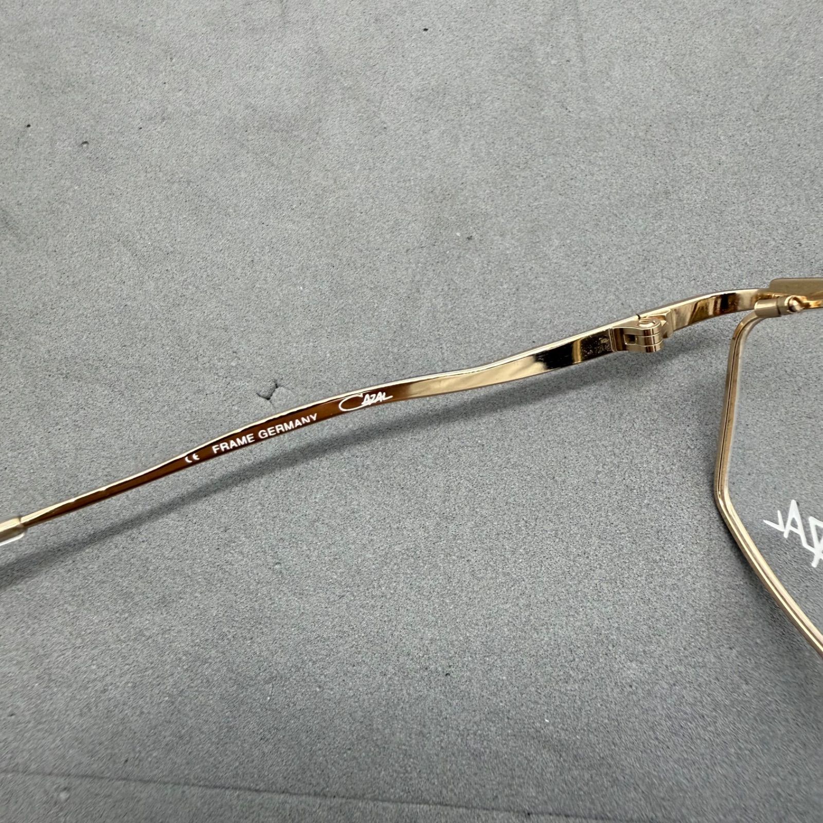 CAZAL 90s GERMANY VTG blue × gold eyegear MOD.121 カザール ドイツ製 青金フレーム メガネ サングラス デモレンズ オールド ヴィンテージ 希少 レア CAZAL 90s GERMANY VTG blue × gold eyegear MOD.121 カザール ドイツ製 青金フレーム メガネ サングラス デモレンズ オールド ヴィンテージ 希少 レア