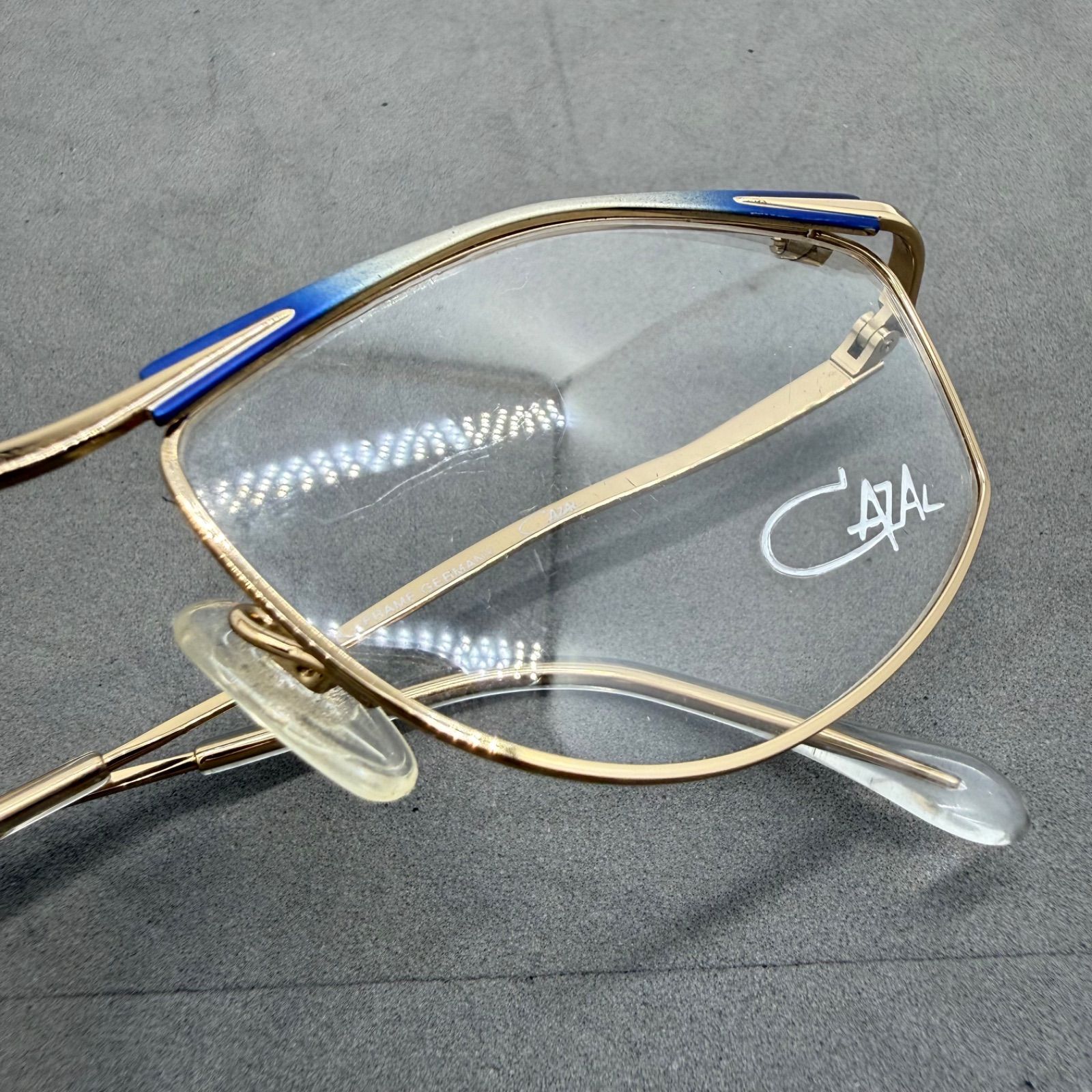 CAZAL 90s GERMANY VTG blue × gold eyegear MOD.121 カザール ドイツ製 青金フレーム メガネ サングラス デモレンズ オールド ヴィンテージ 希少 レア CAZAL 90s GERMANY VTG blue × gold eyegear MOD.121 カザール ドイツ製 青金フレーム メガネ サングラス デモレンズ オールド ヴィンテージ 希少 レア