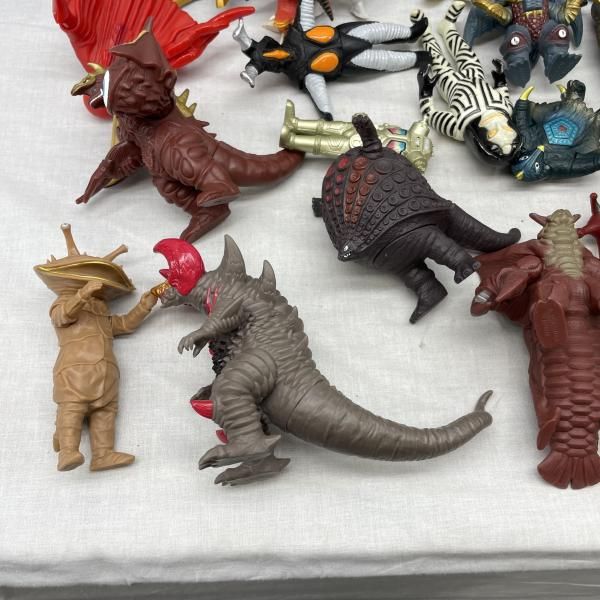 中古】現状品)ウルトラ怪獣 26体 まとめ[91] - メルカリ