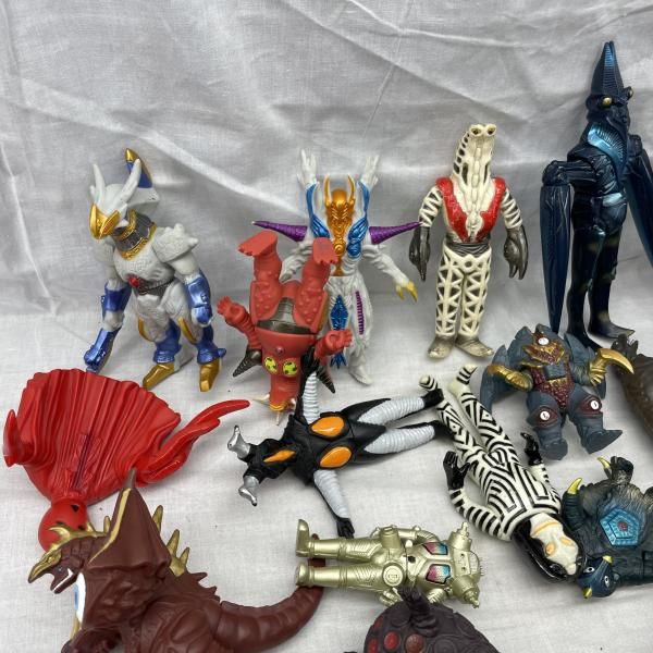中古】現状品)ウルトラ怪獣 26体 まとめ[91] - メルカリ