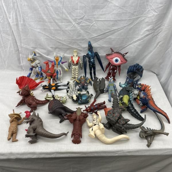 中古】現状品)ウルトラ怪獣 26体 まとめ[91] - メルカリ